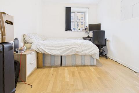 2 bedroom apartment for sale, Sherwood Gardens, London