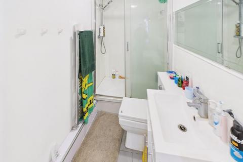 2 bedroom apartment for sale, Sherwood Gardens, London