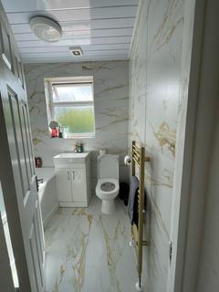 5 bedroom semi-detached house to rent, Fencepiece Road, Ilford IG6