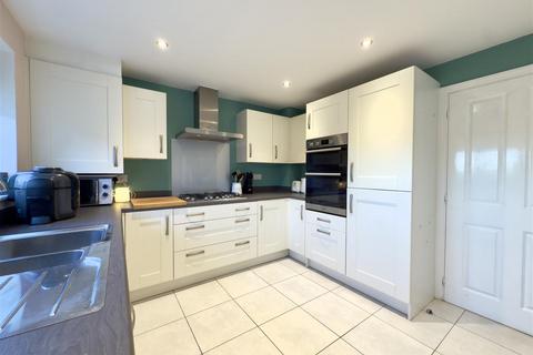 4 bedroom detached house for sale, Larbourne Park Road, Flore NN7