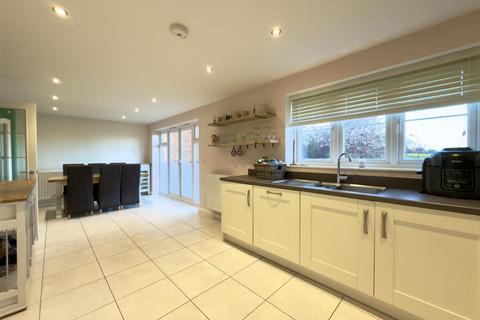 4 bedroom detached house for sale, Larbourne Park Road, Flore NN7