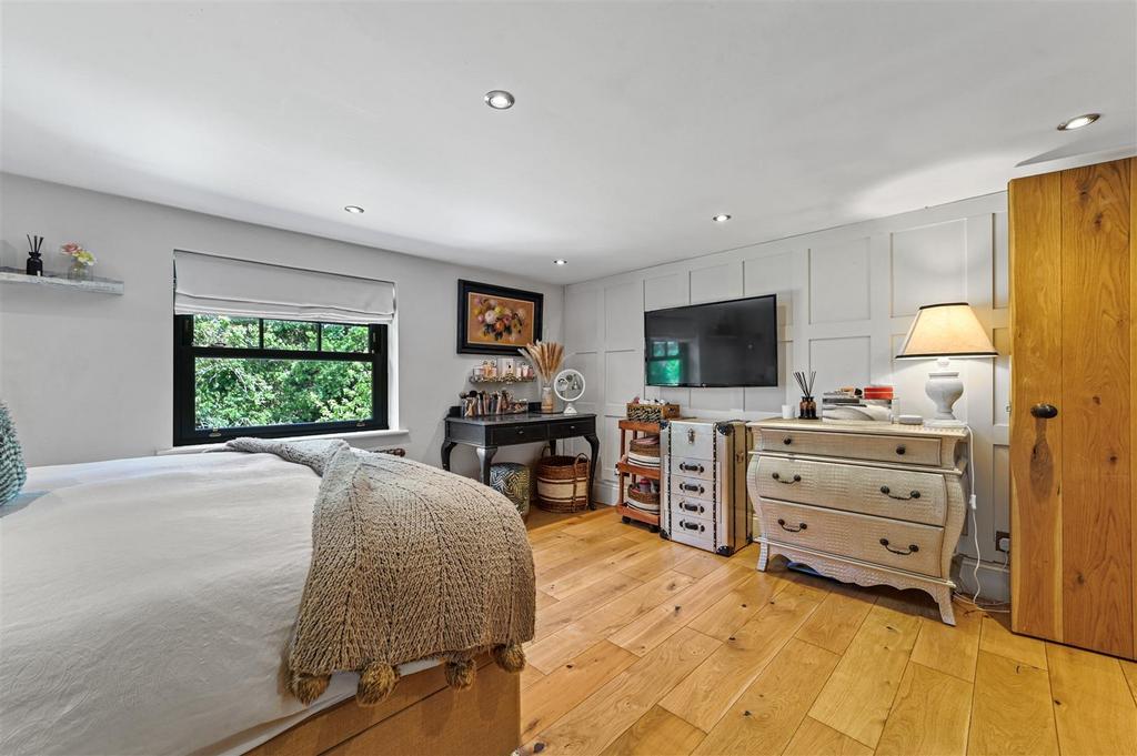PT-FC(COL)-Pond Farm House-12.jpg
