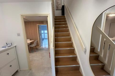3 bedroom flat to rent, Euston, London NW1