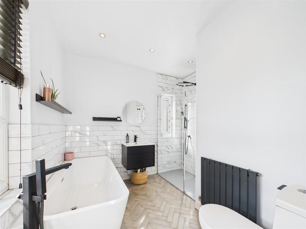 CAM05549 G0-PR0080-STILL019.jpg