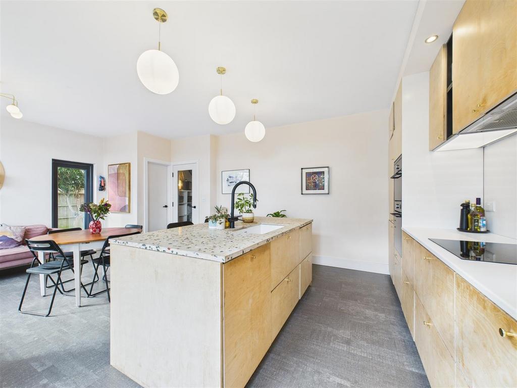 CAM05549 G0-PR0080-STILL050.jpg