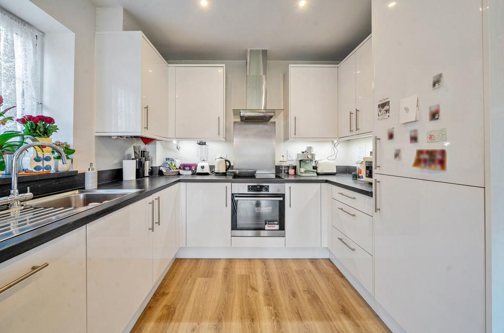 1356832 10 690095...