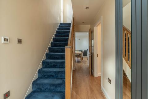 3 bedroom detached house to rent, London N11