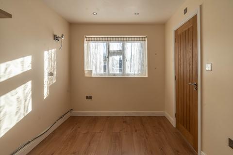 3 bedroom detached house to rent, London N11