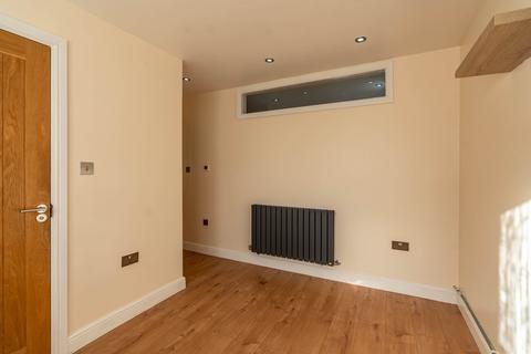 3 bedroom detached house to rent, London N11