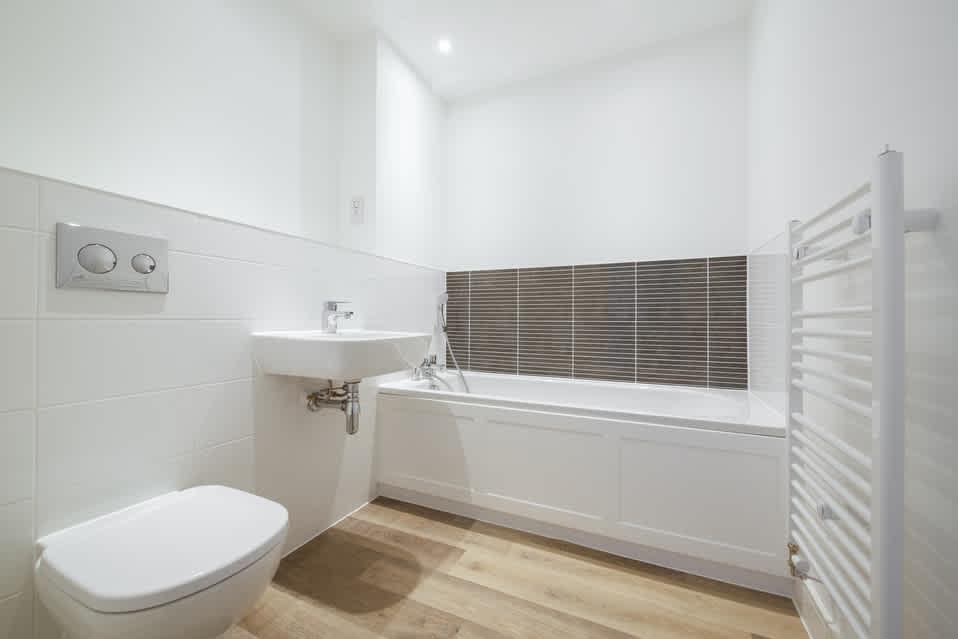 Persona-homes-stirling-fields-harvard-bathroom