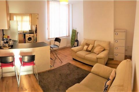 3 bedroom house to rent, Lowestoft Street, Manchester M14