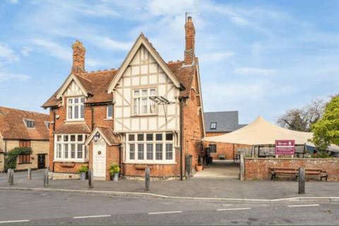 Retail property (high street) to rent, 1 Park Rd Bedford MK43 7QD