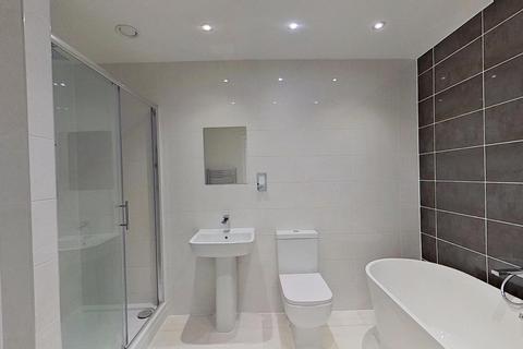 3 bedroom flat to rent, Goodman Street