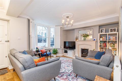 2 bedroom maisonette for sale, Driffield Road, Mile End, E3