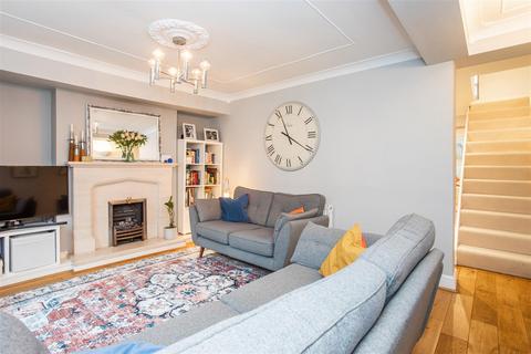 2 bedroom maisonette for sale, Driffield Road, Mile End, E3