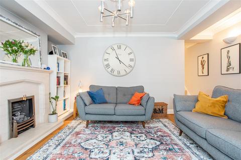 2 bedroom maisonette for sale, Driffield Road, Mile End, E3