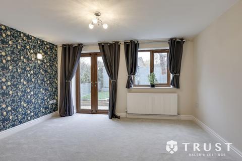 3 bedroom semi-detached house for sale, Tichbourne Street, Liversedge, WF15