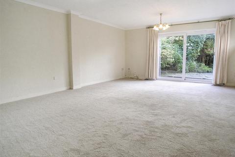 4 bedroom semi-detached house to rent, Highfields, Llandaff