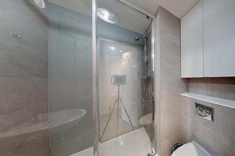 Studio to rent, Popes Lane