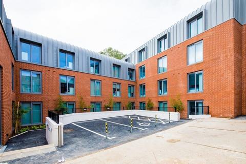 Studio to rent, Popes Lane