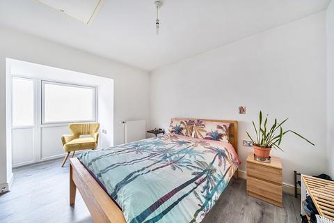 2 bedroom end of terrace house for sale, Pelican Drive, Harrow