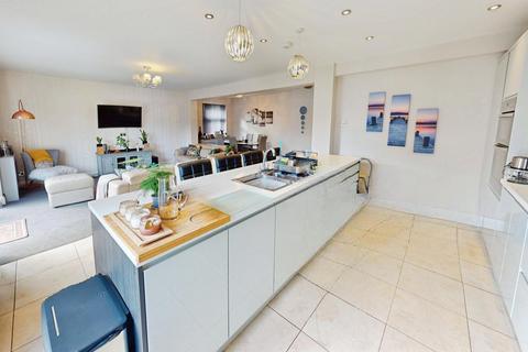 3 bedroom bungalow to rent, Benfield Way, Hove, BN41
