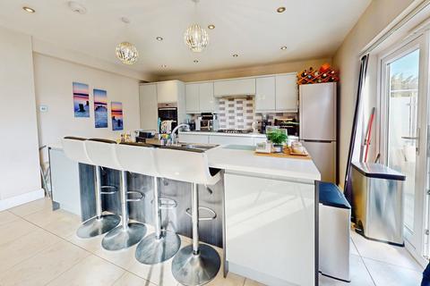3 bedroom bungalow to rent, Benfield Way, Hove, BN41