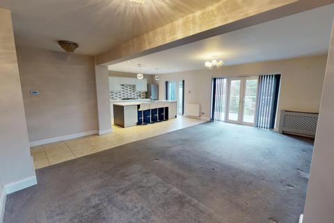3 bedroom bungalow to rent, Benfield Way, Hove, BN41
