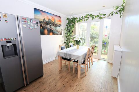 undefined, Blunden Road, Farnborough GU14