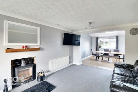 4 bedroom detached house for sale, Swallow Close, Northampton