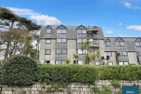 2 bedroom flat to rent, Emslie Road, Falmouth