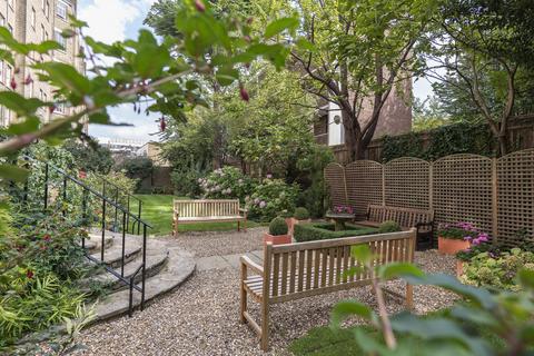 2 bedroom flat to rent, Fulham Road, London, UK, SW3