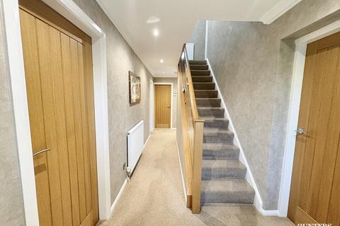 4 bedroom detached house for sale, Henley Avenue, Dewsbury