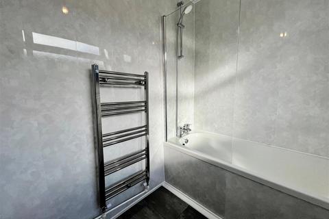 3 bedroom flat to rent, York Street, Pelaw, Gateshead