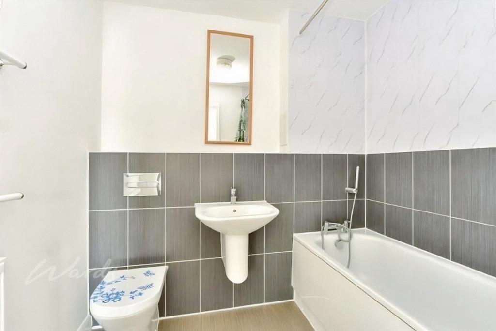 Regent bathroom