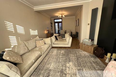 4 bedroom end of terrace house for sale, Davies Street, Porth, CF39