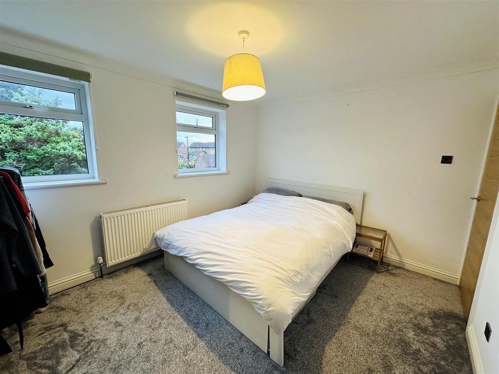 Bed 1.jpg