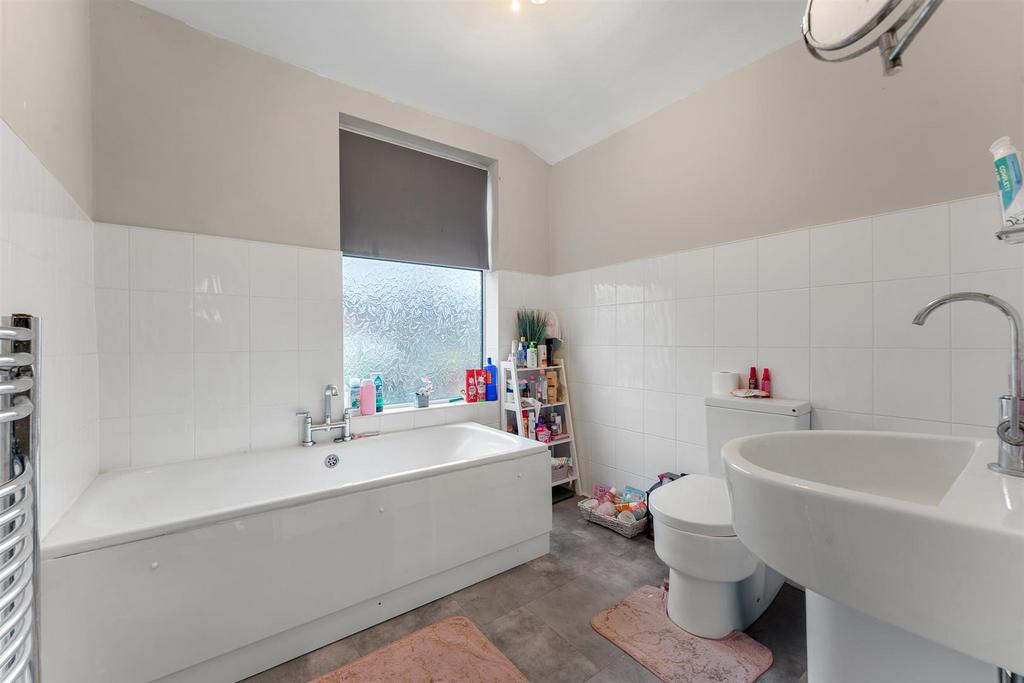 200 Warrington Road bathroom.jpg