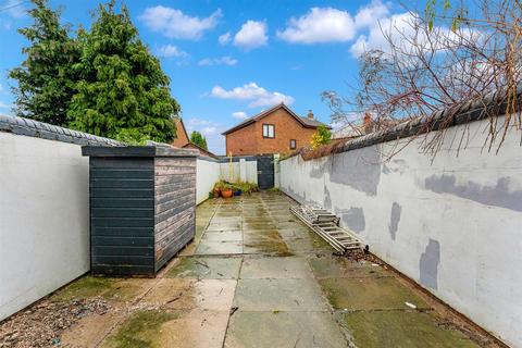 2 bedroom end of terrace house for sale, Warrington Road, Whiston