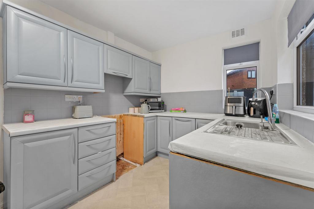 200 Warrington Road kitchen 2.jpg