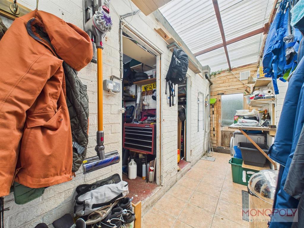 CAM01943 G0-PR0565-STILL011.jpg