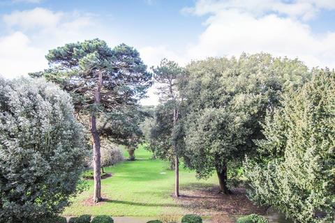 2 bedroom flat for sale, Flat ,  Castle Hill Avenue, Folkestone