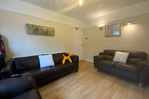 1 bedroom in a house share to rent, Chairborough Road, High Wycombe, HP12