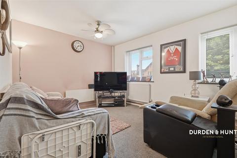 undefined, Trentbridge Close, Hainault, IG6