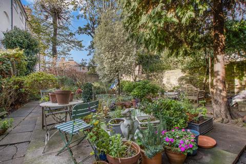 2 bedroom flat for sale, Camden Road, London NW1