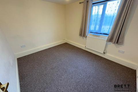 2 bedroom flat for sale, Oakfield Drive, Kilgetty, Pembrokeshire. SA68 0UQ