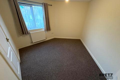 2 bedroom flat for sale, Oakfield Drive, Kilgetty, Pembrokeshire. SA68 0UQ