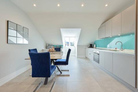 3 bedroom flat for sale, Brandon House, Bushey, WD23
