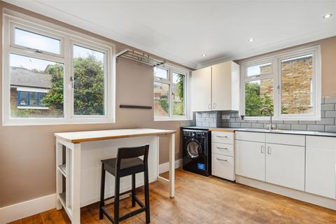 3 bedroom flat to rent, Sterne Street, London