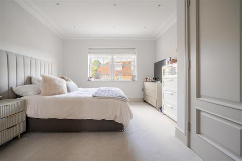 undefined, Kingswood, Ascot